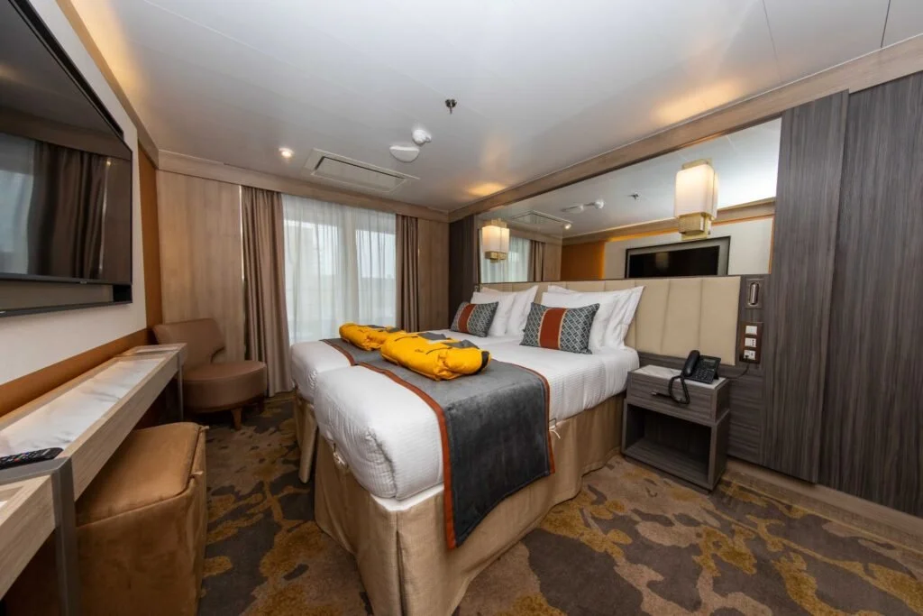 04-world-explorer-world-explorer-16