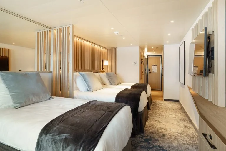 16-ultramarine-ultramarine-32