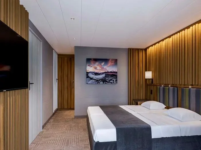 16-ultramarine-ultramarine-46