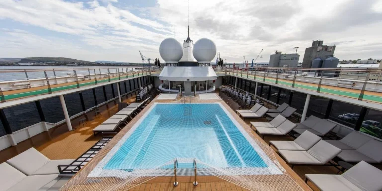 quark-expeditions-world-explorer-pool (1)