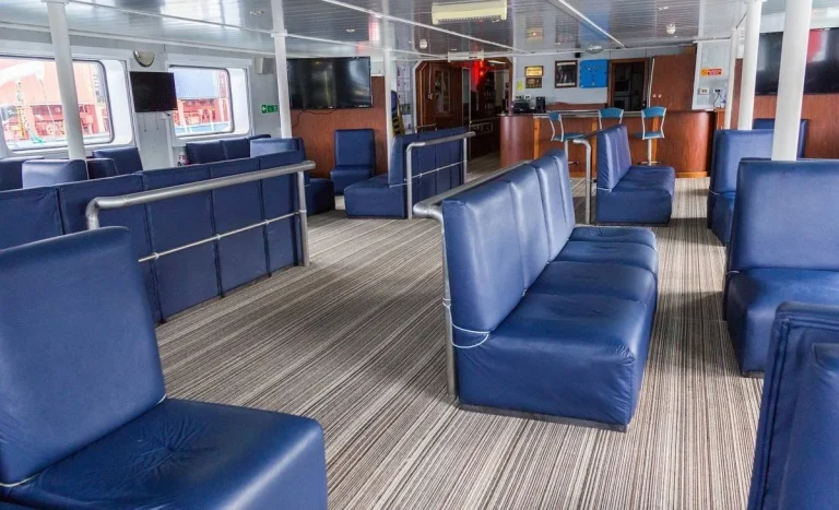 web_large_Ushuaia-lounge-1400x850